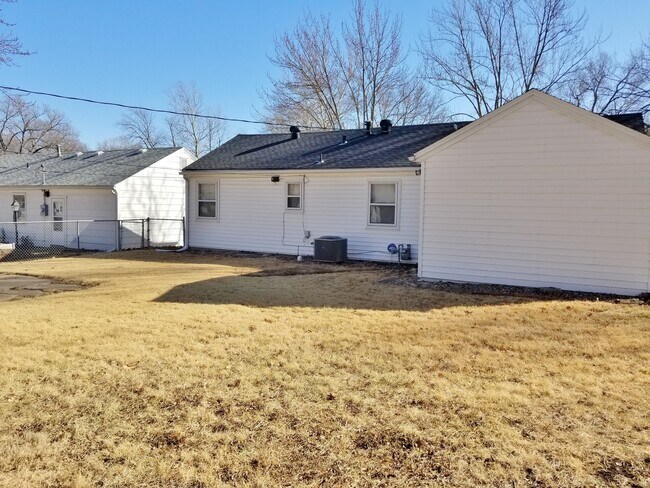 Building Photo - Great ranch style home near Shunga Park an...