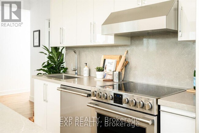 Photo du bâtiment - 35 Brian Peck Crescent