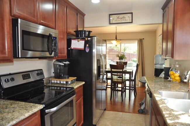 Building Photo - Adorable 3 Bedroom 2 Bath