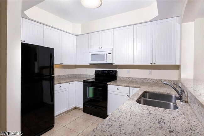 Foto del edificio - 1100 Pine Ridge Rd