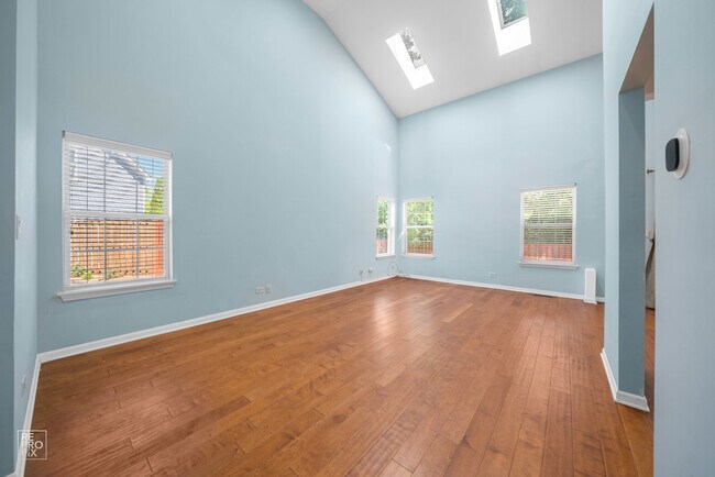 Foto del edificio - 1724 Leeds Ct