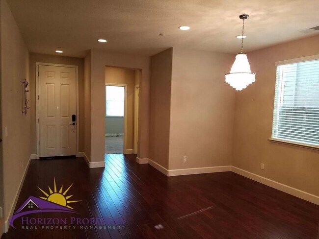 Foto del edificio - Spacious 5 Bed 4 Bath 3 Car Garage 2,980 Sq. Ft. Fiddyment Ranch Home in Roseville