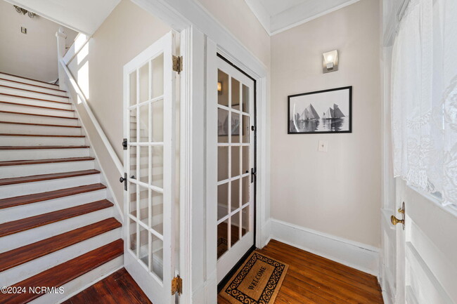 Building Photo - 308 Dock St