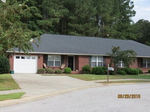 Building Photo - 3760 Beacon Dr
