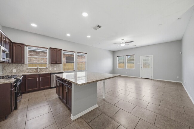 Photo - Spacious and Updated 4-Bedroom in Shadow Creek Ranch. Apartment