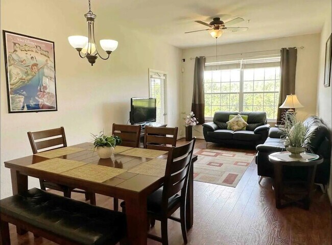 Foto del edificio - 2310 Silver Palm Dr