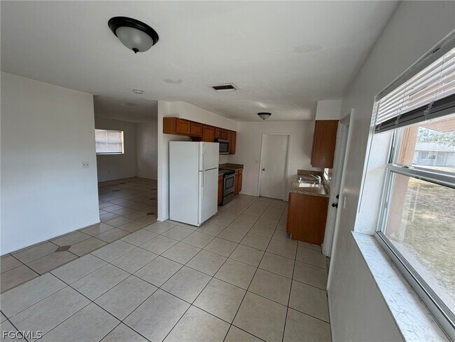 Foto del edificio - 6192 Markland Ave