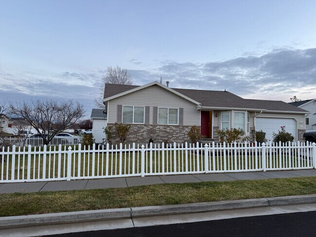 Foto del edificio - Beautiful 6 bedroom home!