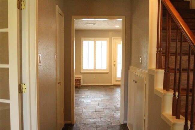 Building Photo - 16338 Clearcrest Dr