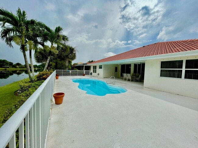 Building Photo - 106 Pepper Tree Cres