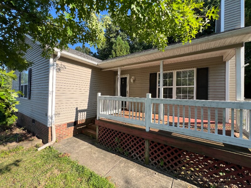 Primary Photo - 507 3 Oaks Dr