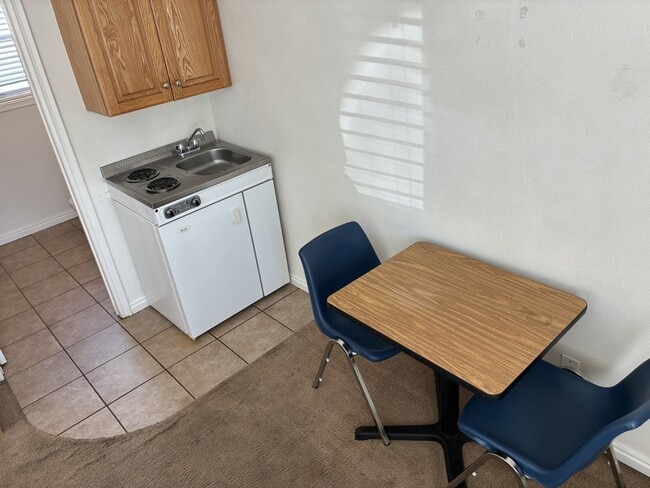 Foto del edificio - 1675 S State St