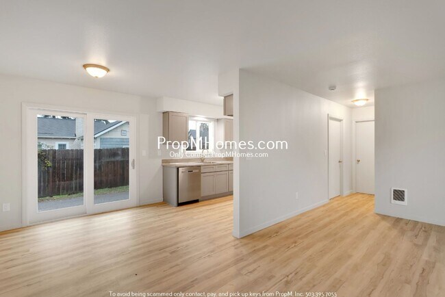 Foto del edificio - 2-Bedroom Home W/ Parking and Modern Kitch...