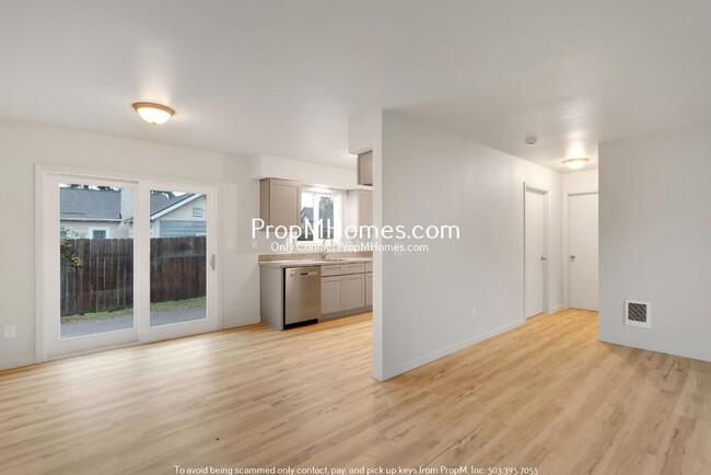 Building Photo - Move-In Ready 2-Bedroom with Parking, Mode...