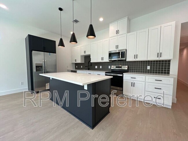 Foto del edificio - 4414 Elmwood St