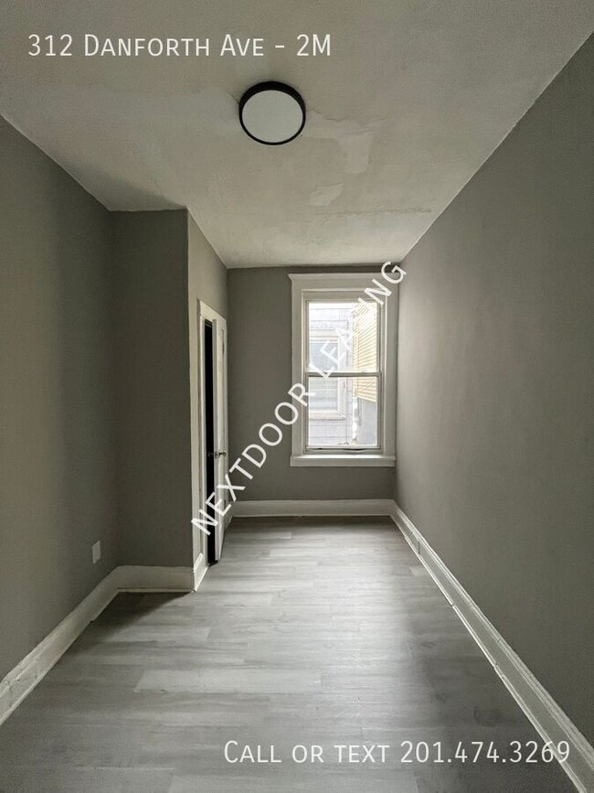 Foto del edificio - 312 Danforth Ave