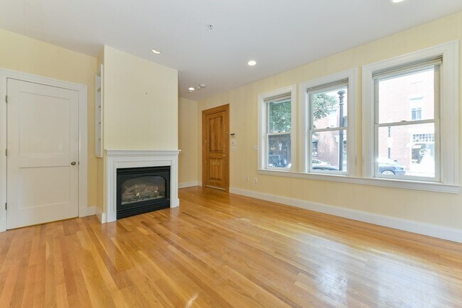 Building Photo - 56 Clarendon St