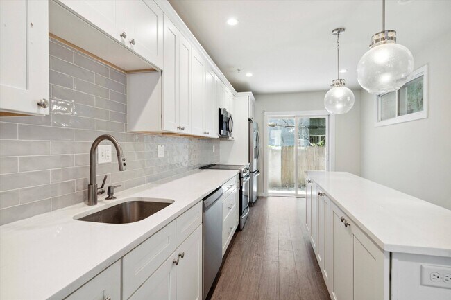 Foto del edificio - 1826 W Montgomery Ave