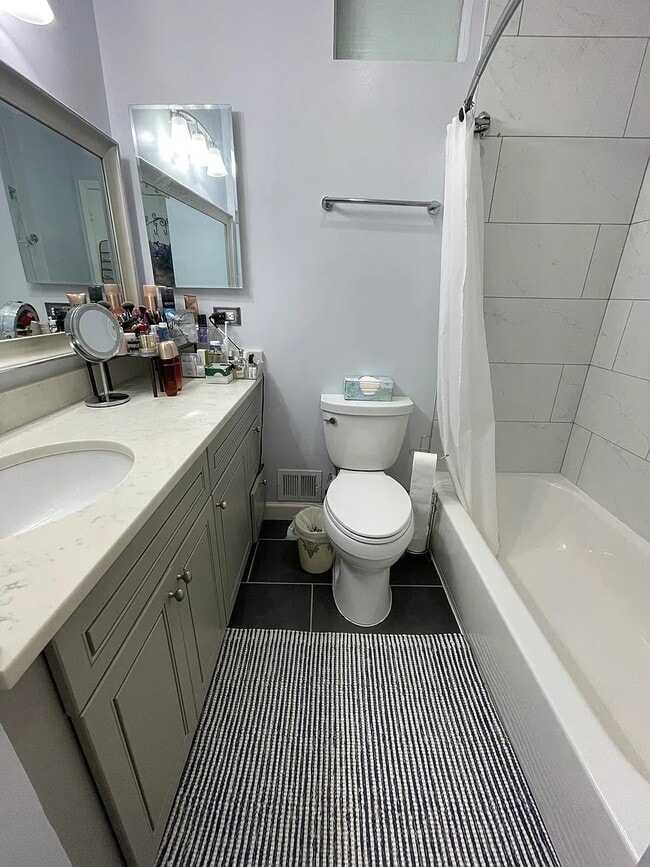 Foto del edificio - 4432 Stark Pl