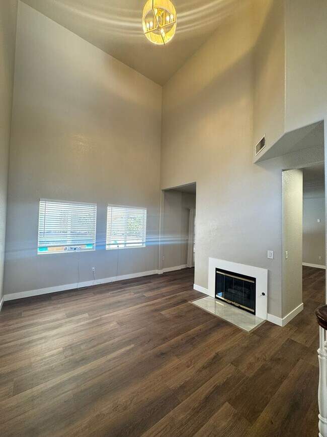 Foto del edificio - 4481 Tomer Ln