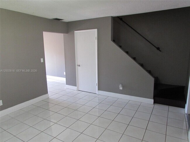 Foto del edificio - 5555 Ludlam Rd