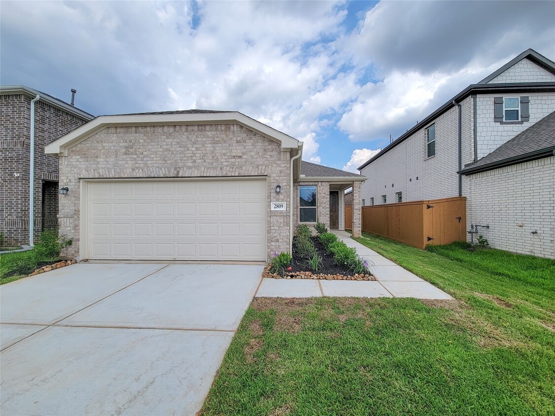 Foto principal - 2809 Cordova Hl Dr