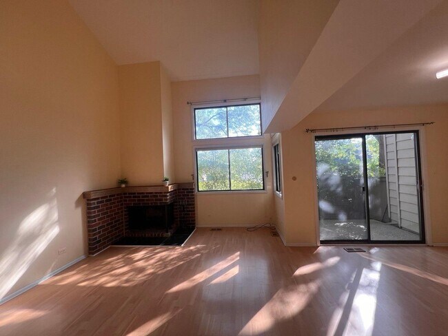 Foto del edificio - 823 Gladstone Dr