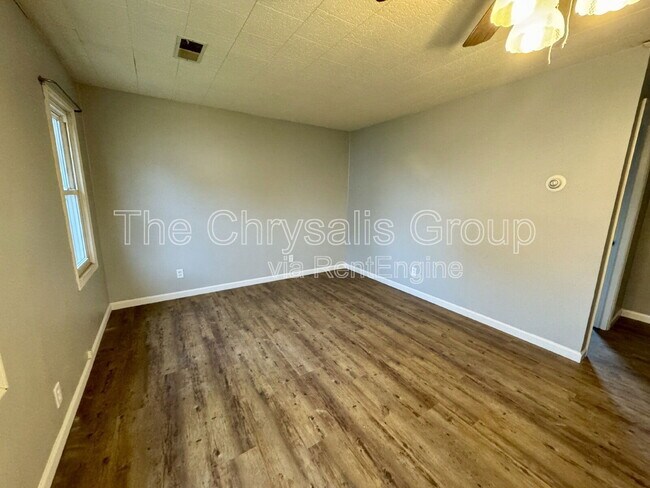 Foto del edificio - 246 Broadway St