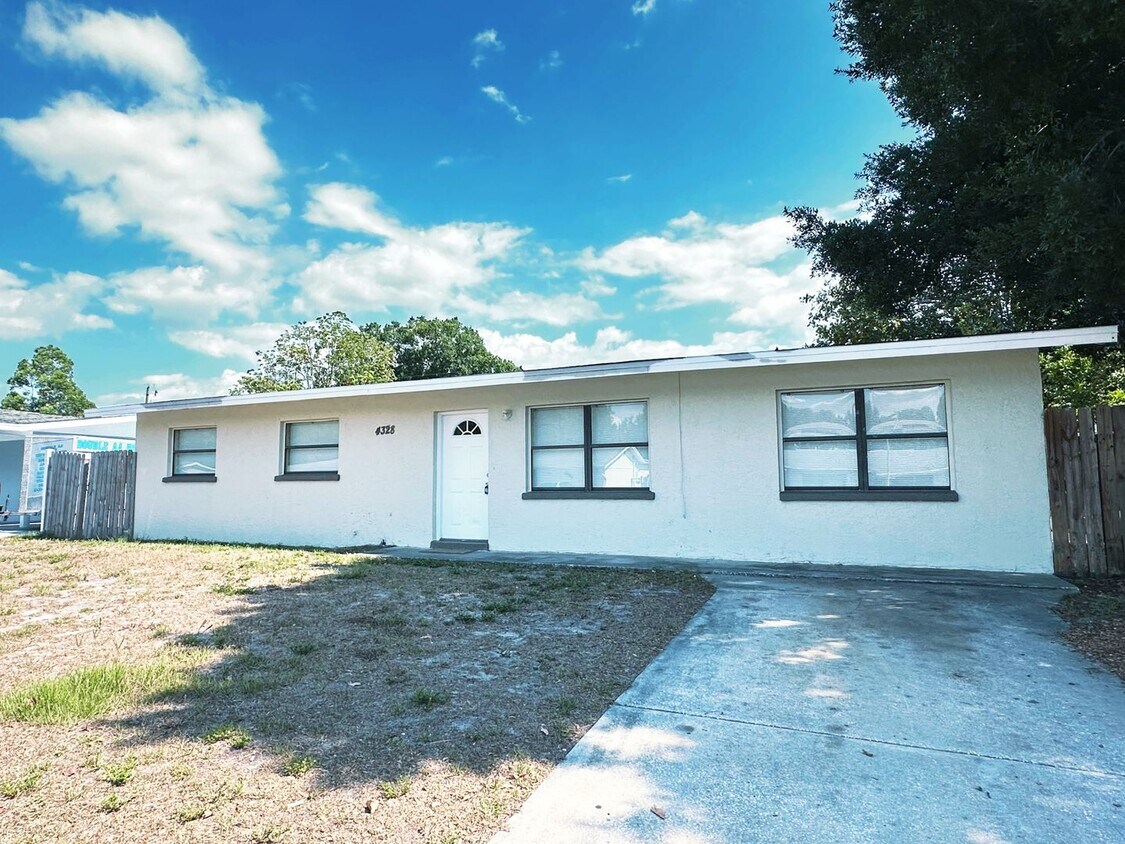 Primary Photo - Ready Immediately, 3/1 Pool home, centrall...