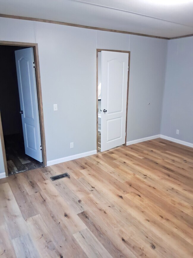 Building Photo - 131 Rainbow Dr