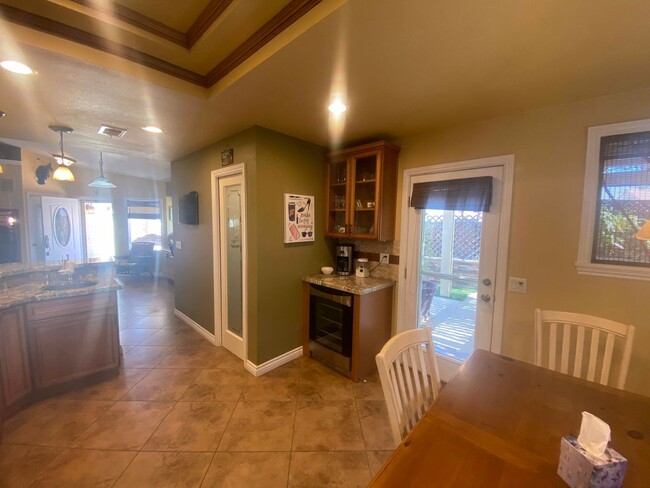 Building Photo - Stunning, fully furnished, single story po...