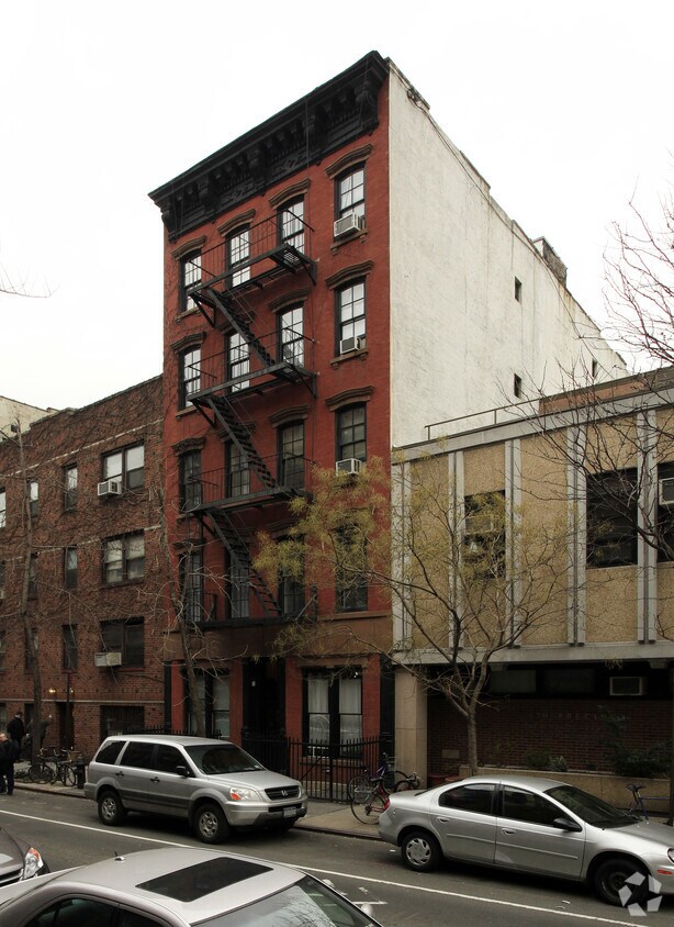 Primary Photo - 237 W 10th St