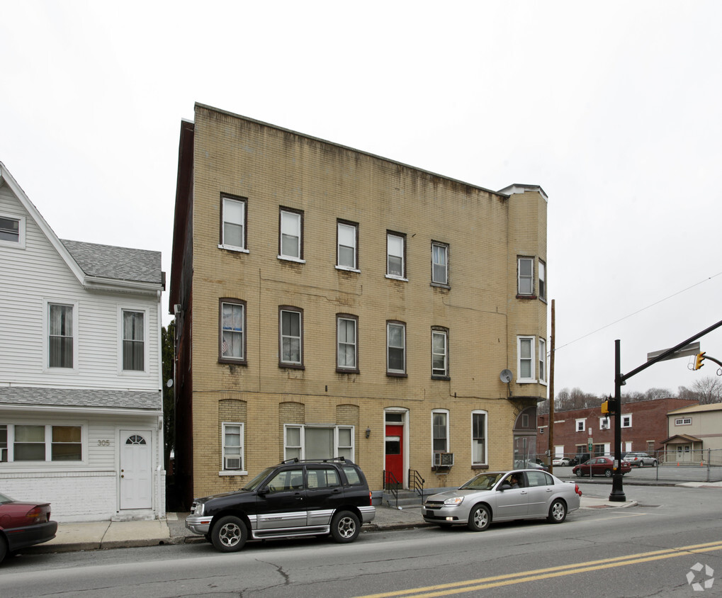 Building Photo - 301 W Broad St