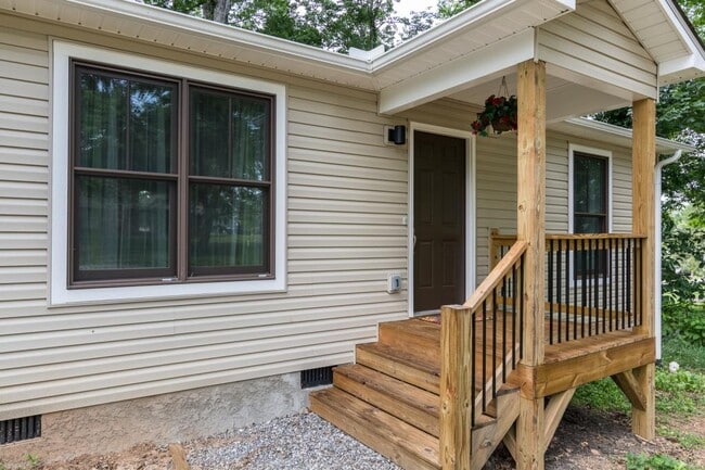 Foto del edificio - 15 Sand Hill School Rd