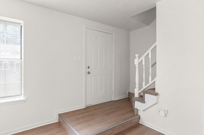 Foto del edificio - Greenbrier Living Near Shopping, Dining & Major Chesapeake Conveniences at this COMPLETELY REHABB...