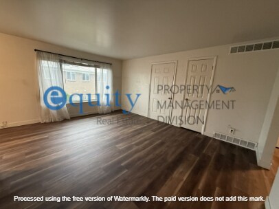 Foto del edificio - 545 Stringham Ave