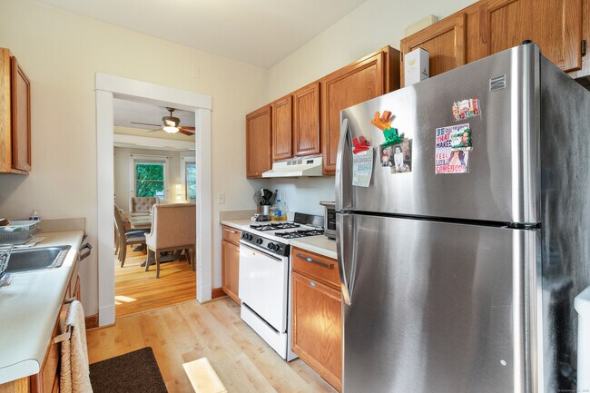 Building Photo - 253 W Elm St