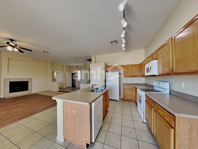 Building Photo - 13544 W Ironwood St