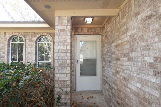 Foto del edificio - 5734 Wandering Creek Dr