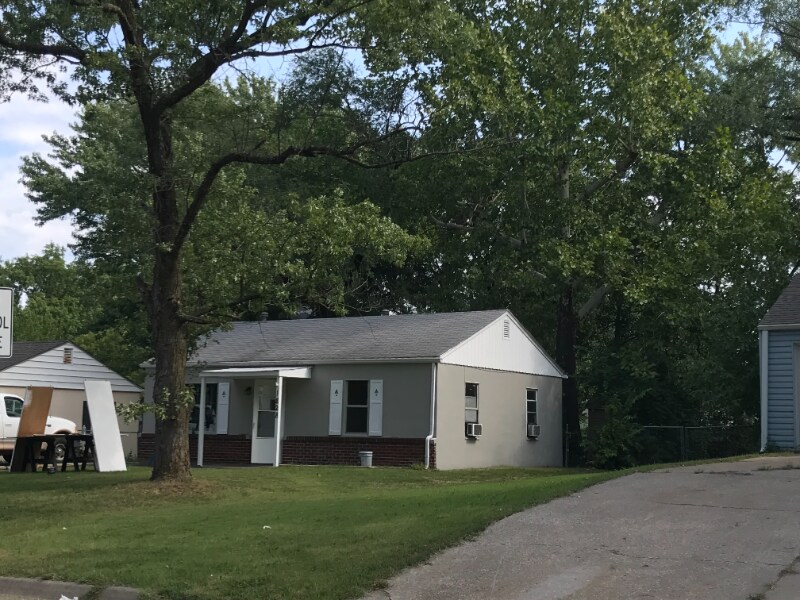 Primary Photo - 1828 SW Green Acres Ave