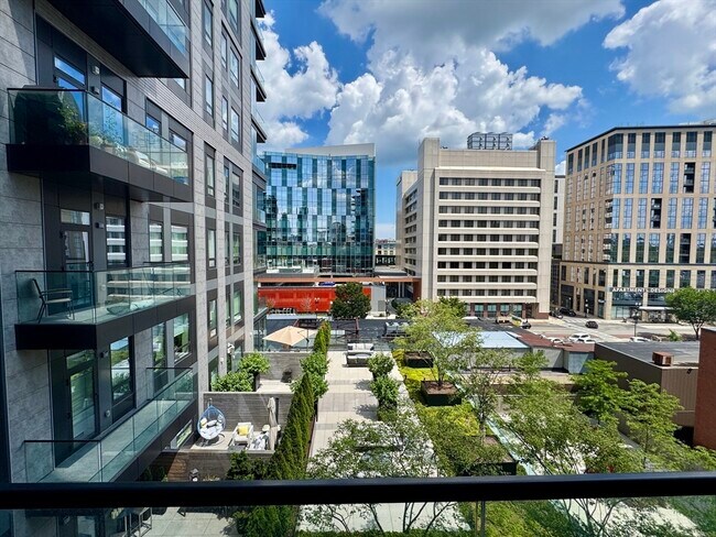 Foto del edificio - 100 Shawmut Ave