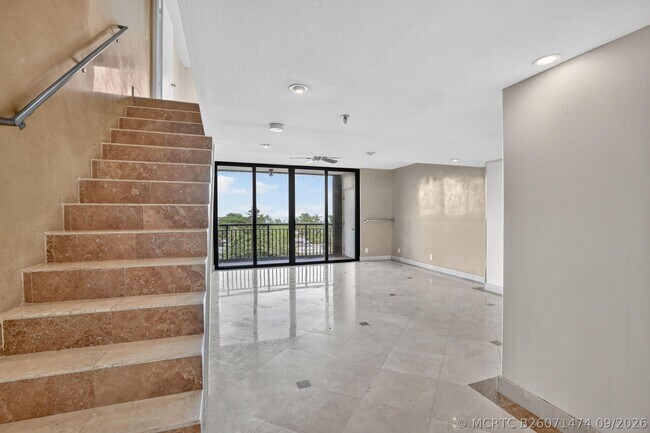 Foto del edificio - 2300 NE 33rd Ave