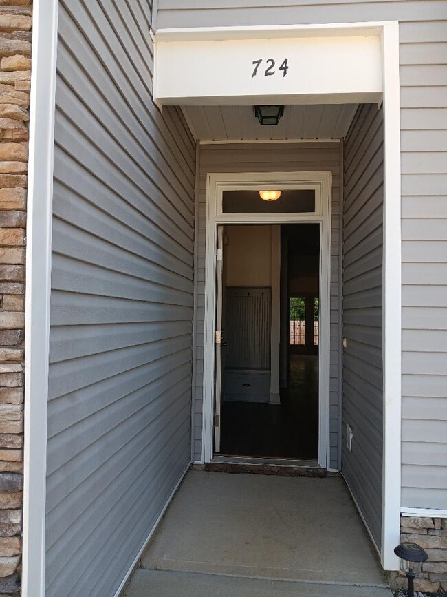 Building Photo - 724 Buddy Ct