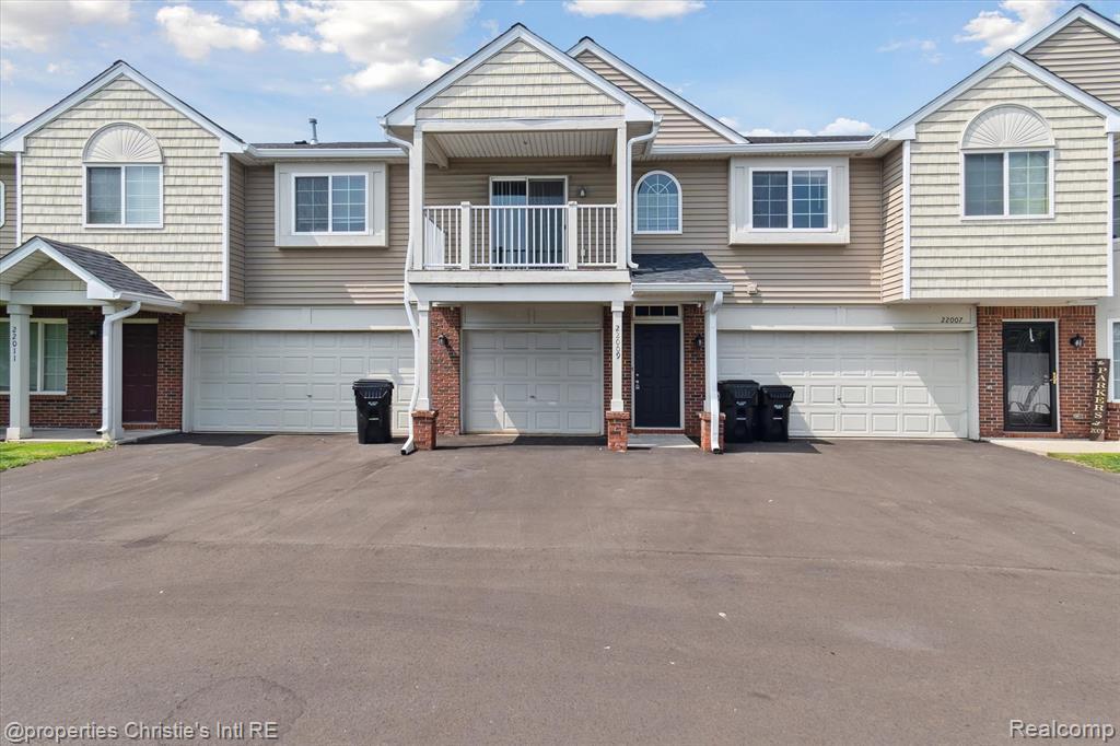 Foto principal - 22009 Fairlane Blvd