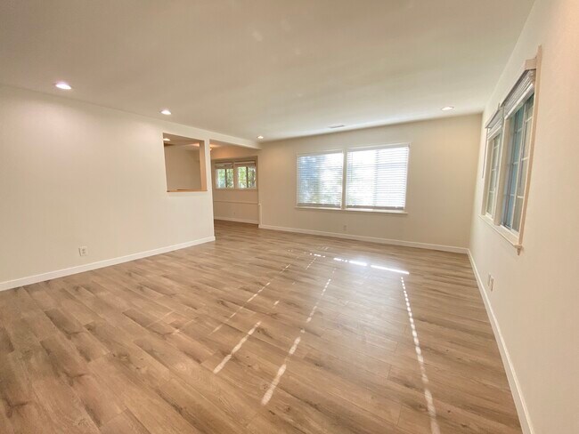 Foto del edificio - 5460 Kester Ave