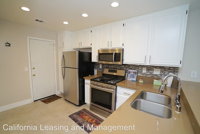 Building Photo - 28105 Bobwhite Cir