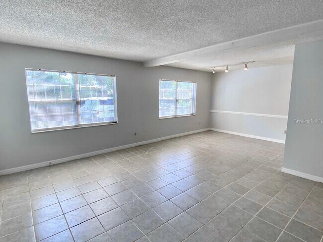 Building Photo - 415 Lakeview St