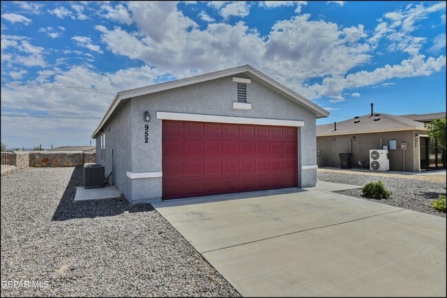Building Photo - 952 Orangetip Dr