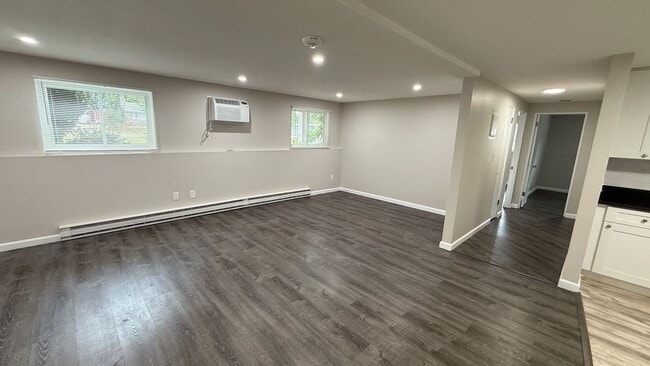 Foto del interior - 310 Thompson Road LLC