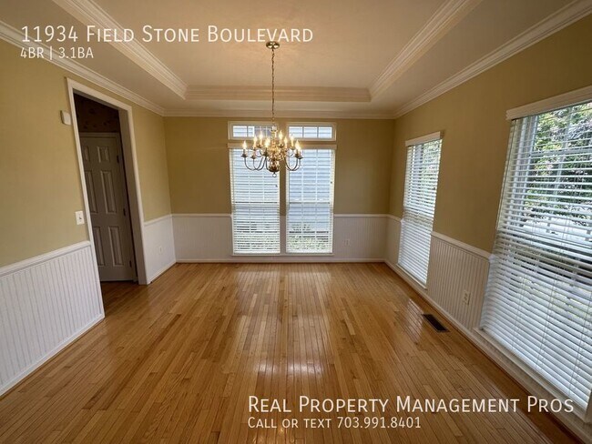 Foto del edificio - Qualify for a zero deposit? Over 4000SF